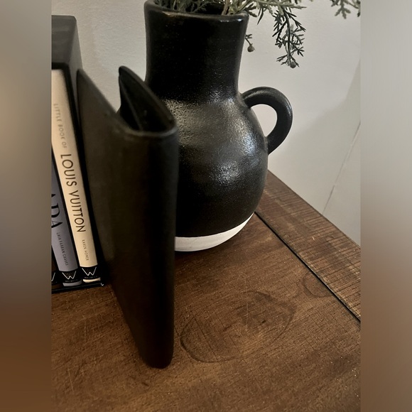 Louis Vuitton Taiga Brazza Wallet (with COA) - Picture 4 of 9